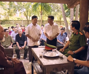 'Sinh tử' tập 32: Dân Giang Kim trình bằng chứng tham ô của lãnh đạo huyện lên Bí thư Nhân