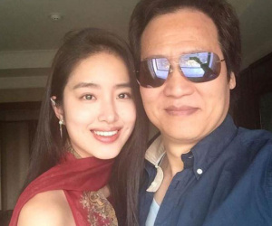 Cha nuôi tỷ phú của Lưu Diệc Phi kết hôn với tình trẻ kém 30 tuổi