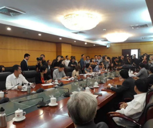 Họp khẩn ô nhiễm không khí: Phóng viên chỉ được dự phần giới thiệu vì 'vấn đề cấp bách và nhạy cảm'