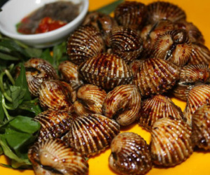 Ăn sò huyết nướng cho bổ máu vào mùa đông, chuyên gia cảnh báo hãy ghi nhớ điều này