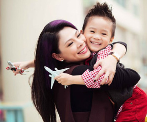 Ca sĩ Thanh Thảo xót xa khi con trai Ngô Kiến Huy liên tục hỏi về bố mẹ