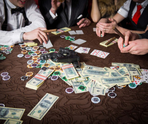 Mafia Italy chấp nhận thành viên đồng tính, con trai ông trùm thích đóng giả đàn bà