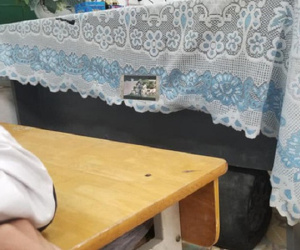 'Nơi nguy hiểm nhất là nơi an toàn nhất', nam sinh ngồi bàn đầu đường hoàng xem phim trong giờ học ngay trước mắt giáo viên