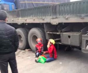 Mẹ gào khóc trong tuyệt vọng khi chứng kiến cảnh con gái 5 tuổi bị xe container đâm tử vong