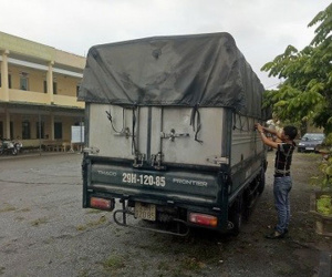 Tài xế bỏ bạn, bỏ xe để đào thoát sau cuộc truy đuổi hơn 40km