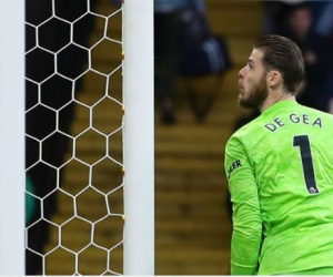 De Gea mắc sai lầm khó tin, Man United thua đội bét bảng Premier League