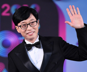 Thảm đỏ KBS Entertainment Awards: 'MC quốc dân' Yoo Jae Suk tươi tắn lộ diện sau bê bối quấy rối tình dục