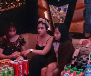 Nhiều 'nam thanh nữ tú' dương tính với ma túy trong quán karaoke