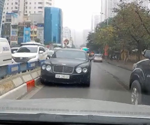 Xe Bentley đi ngược chiều trên đường Nguyễn Tuân sẽ bị phạt như thế nào?