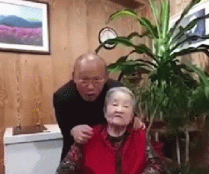 Video: HLV Park Hang-seo gây sốt khi dạy mẹ nói 'Xin cảm ơn' bằng tiếng Việt