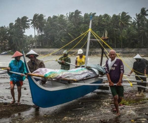 Hàng nghìn người Philippines mất Giáng sinh vì bão