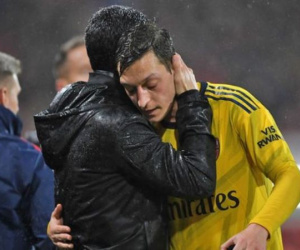 Arteta tiết lộ lý do Ozil trở lại đội hình xuất phát