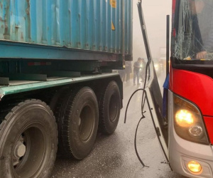 Thực hư chuyện tài xế container cho xe khách mất phanh tựa vào hông khi đổ đèo, cứu 20 người thoát chết