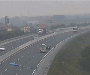 Tước giấy phép lái xe 2 tháng, phạt 1 triệu đồng tài xế đi lùi 6km trên cao tốc Hà Nội - Hải Phòng