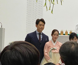 Kim Tae Hee - Bi Rain sánh đôi tại hôn lễ của em trai: Ngọc nữ bỗng lên cân, cực tình đến chúc phúc cô dâu chú rể