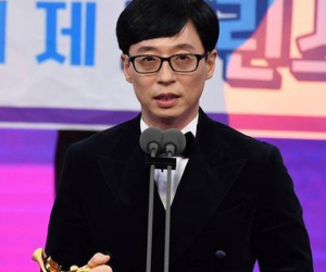 Khán giả nghẹn ngào nghe Yoo Jae Suk bất ngờ nhắc đến Sulli - Goo Hara khi lên nhận giải Daesang danh giá