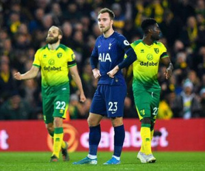 Eriksen lập siêu phẩm đá phạt, Tottenham hút chết trên sân đội bét bảng