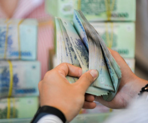 Lãi suất vượt 9%/năm, nóng sốt hút tiền gửi cuối năm