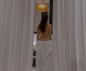 Minh Hằng khoe ảnh bán nude đầy táo bạo, 'đốt mắt' người nhìn với thân hình chuẩn không cần chỉnh ở tuổi 32