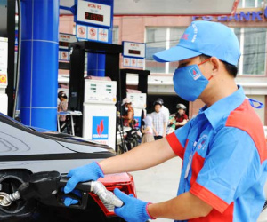 Liệu giá xăng có tăng vào ngày mai?