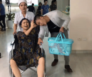 Hoa hồng trên ngực trái: Khang lo hói đầu, không dám sinh con thứ 2 vì bị San giật tóc lúc đi đẻ