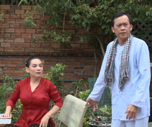 Anh Ba Khía - tập 5: Vợ chồng Phi Nhung, Hoài Linh bị hàng xóm đến tận nhà đòi tiền