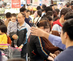 Nghỉ Tết dương lịch chỉ 1 ngày, các đại siêu thị 'ngộp thở' vì người dân ở lại Hà Nội quá đông