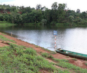 Tắm ao gần nhà, 2 chị em ruột chết đuối thương tâm