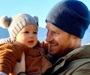 Con trai Hoàng tử Harry - Công nương Meghan Markle gây sốt bởi vẻ ngoài vô cùng đáng yêu