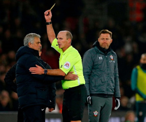 Mourinho nhận thẻ vàng vì.. nhìn trộm chiến thuật, gọi đối thủ là 'thằng ngốc'