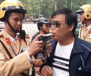 Hà Nội: Người đầu tiên vi phạm nồng độ cồn bị phạt 7 triệu đồng, tước GPLX gần 2 năm