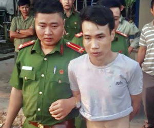 Con gái nói 'mẹ không cho hôn ba', người đàn ông giết luôn vợ cũ