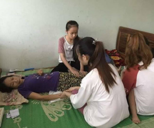 Bố mất, mẹ liệt giường, hai chị em có nguy cơ thất học ở Hải Phòng