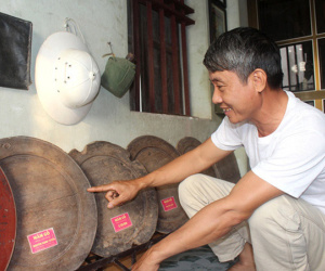 Người bỏ hơn 30 năm sưu tầm hàng trăm mâm gỗ cổ, chỉ để dùng 1 lần dịp Tết