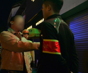 Bị kiểm tra nồng độ cồn, người đàn ông nghi say xỉn đòi... giấy của viện kiểm sát, lớn tiếng quát: 'Tôi chơi tới bến với các anh luôn!'