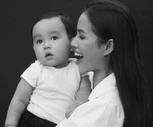 Phạm Hương tiếp tục khoe ảnh con trai khi mới 1 tháng tuổi, cậu bé trông xinh như búp bê