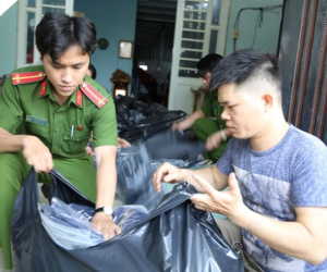 Triệt phá kho hàng chứa hàng chục nghìn bộ quần, áo nhái thương hiệu nổi tiếng