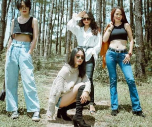 'Thiếu nữ' U40 tự tin diện crop top khoe dáng nuột, con gái ngậm ngùi than: 'Mình mà giống mẹ thì đã không ế'