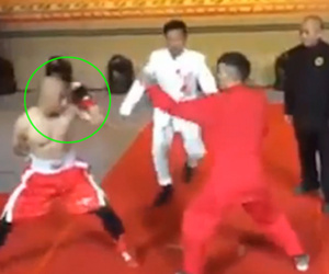 Video: Võ sĩ quyền Anh chấp một tay vẫn hạ gục võ sư Trung Quốc