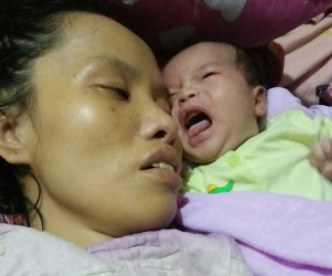 Nỗi đau của người mẹ nằm liệt sau sinh nhìn con thơ phải sống nhờ nguồn sữa của 'người lạ'