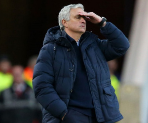 Phải đá lại FA Cup với đội hạng Nhất, HLV Mourinho đổ tại… bóng quá nhẹ