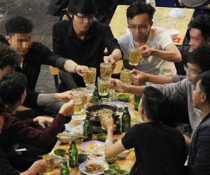 Tăng thuế rượu, bia để bớt nhậu