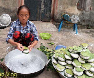 Lụi hụi cả buổi mới được mâm bánh sắn nhưng 'các cháu' của bà Tân lại có biểu hiện như mắc bệnh...lười ăn