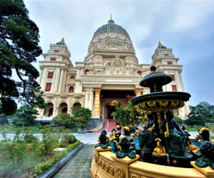 Cận cảnh bên trong tòa lâu đài dát vàng nghìn tỷ của đại gia Ninh Bình