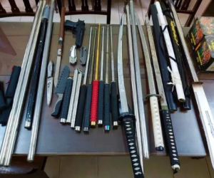 Giang hồ tự nguyện giao nộp hàng chục hung khí 'nóng'