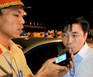 Trưởng khoa bệnh viện vi phạm nồng độ cồn: 'Tại ăn...ba ba nấu rượu vang'