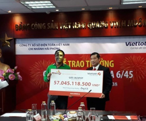 Tài xế Grab trúng 57 tỷ Vietlott, vẫn chạy xe ôm mỗi ngày
