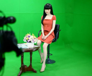 Elly Trần: 'Chuyện tôi làm hot girl là bắt buộc để kiếm tiền'