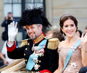 Cũng là 'Lọ Lem ngoại quốc' như Meghan, Công nương Đan Mạch chọn ở lại cung điện rồi viết nên cái kết đẹp như cổ tích thực sự