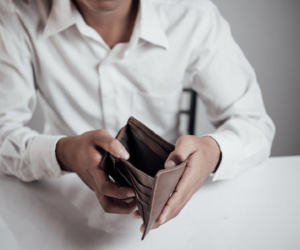 Chàng công sở than vãn bị công ty 'bùng' lương, dân mạng nhắc nhở sai sót mà nhiều người trẻ mắc phải